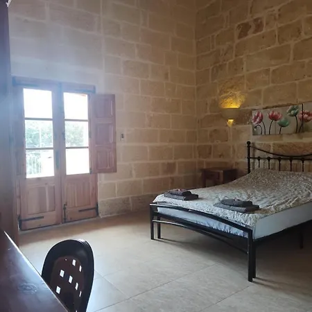 Polacca Homestay Xaghra